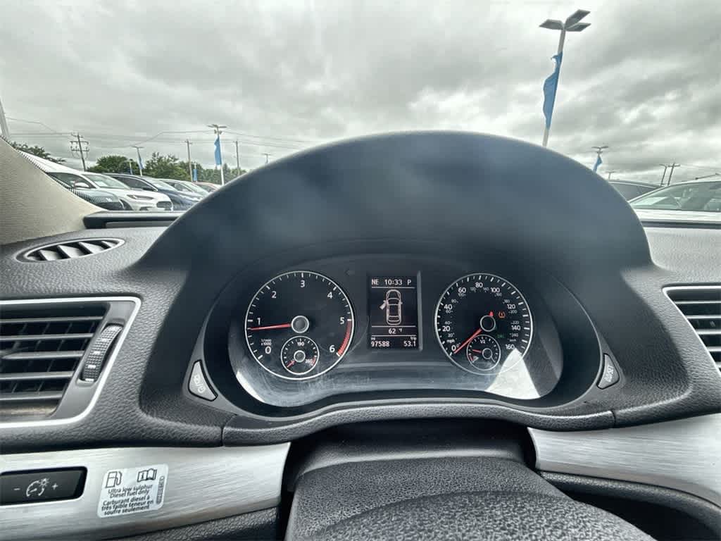 Thumbnail: 2013 Volkswagen Passat - 32