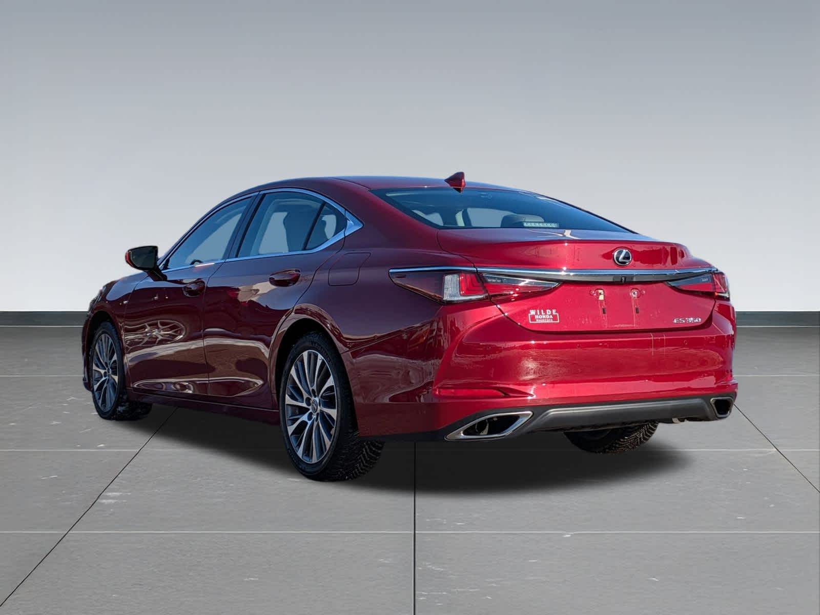 Thumbnail: 2019 Lexus ES - 4
