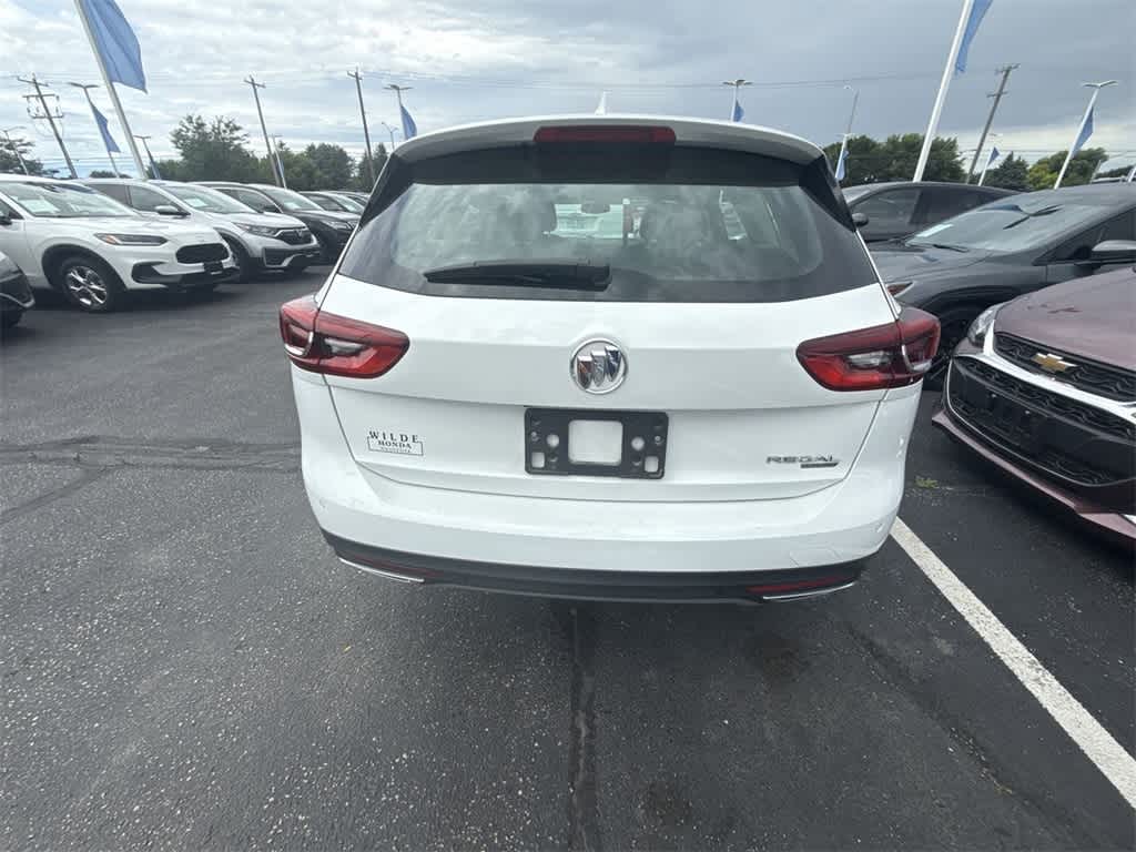 Thumbnail: 2019 Buick Regal - 12