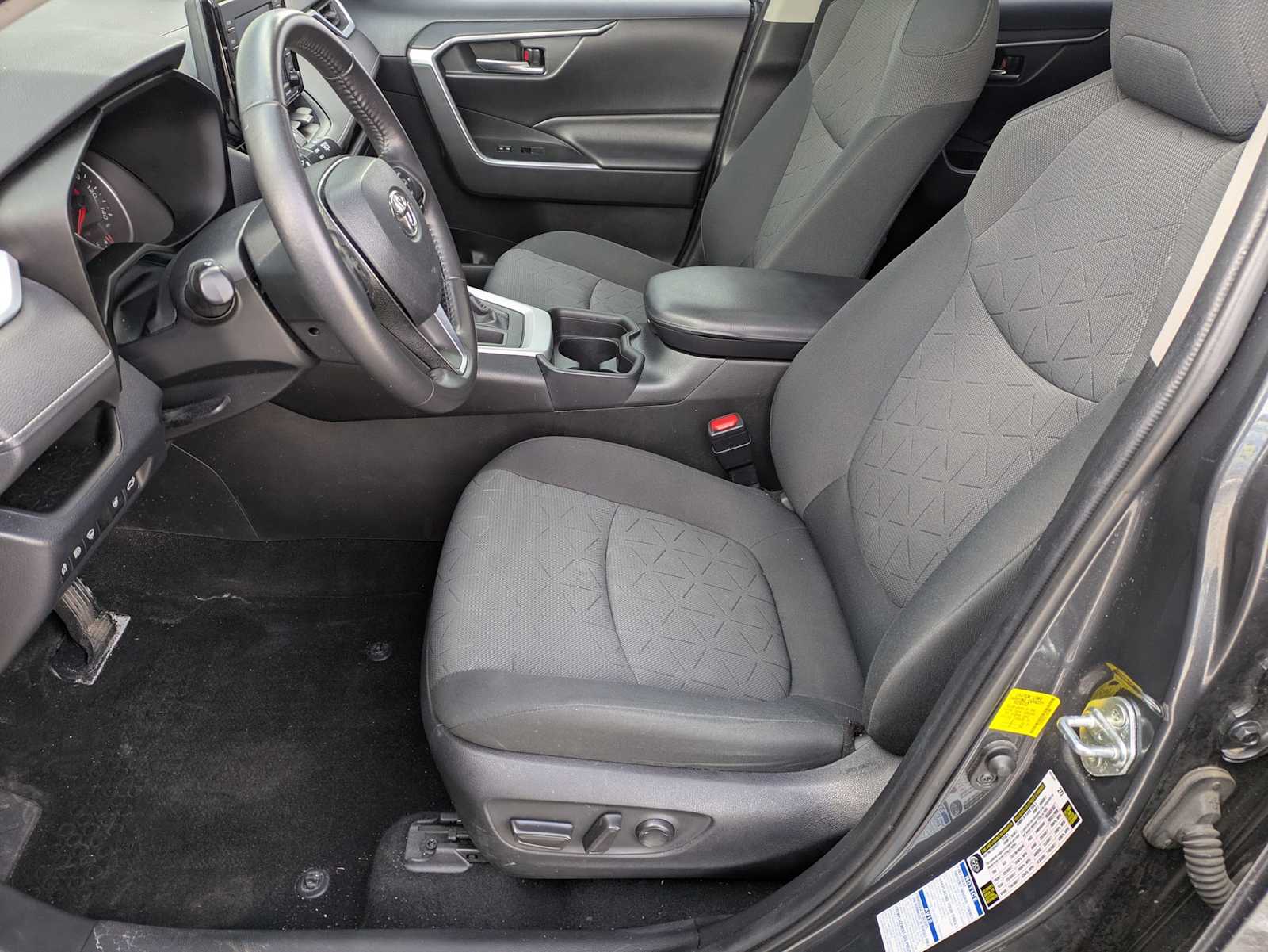 Thumbnail: 2020 Toyota RAV4 - 15