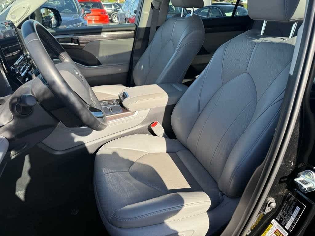 Thumbnail: 2021 Toyota Highlander - 14
