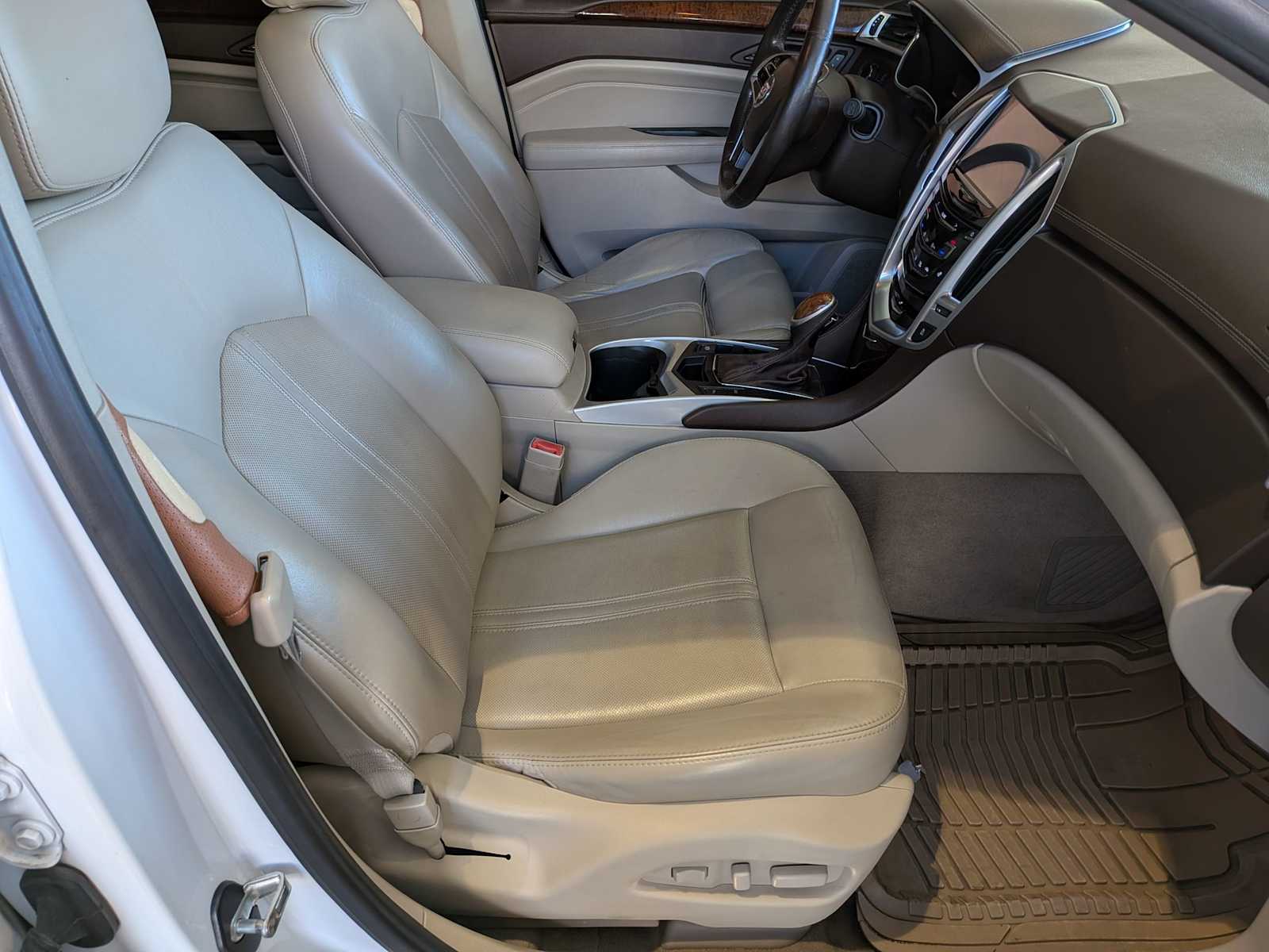 Thumbnail: 2016 Cadillac SRX - 22