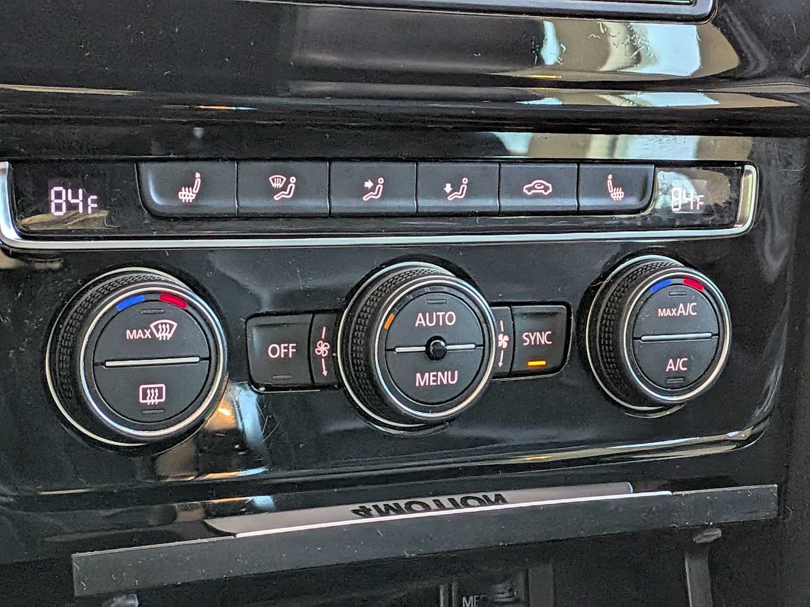 Thumbnail: 2015 Volkswagen Golf - 29