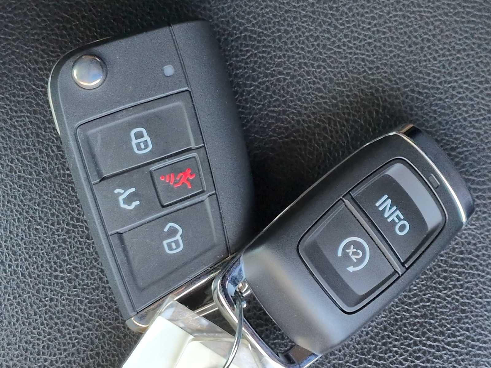 Thumbnail: 2021 Volkswagen Tiguan - 32