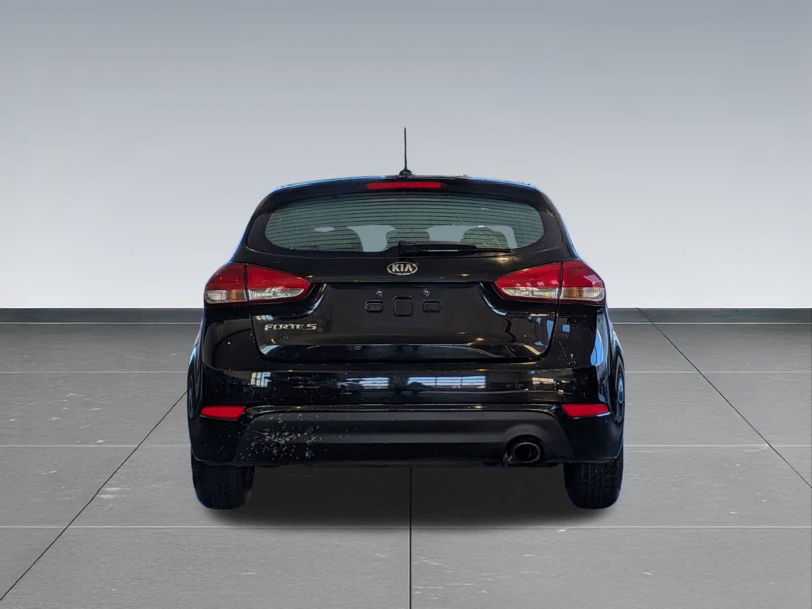 Thumbnail: 2017 Kia Forte - 5