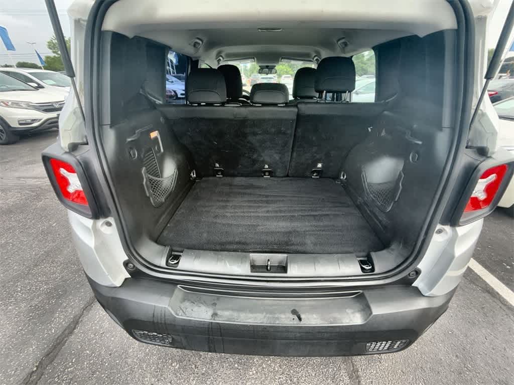 Thumbnail: 2019 Jeep Renegade - 32