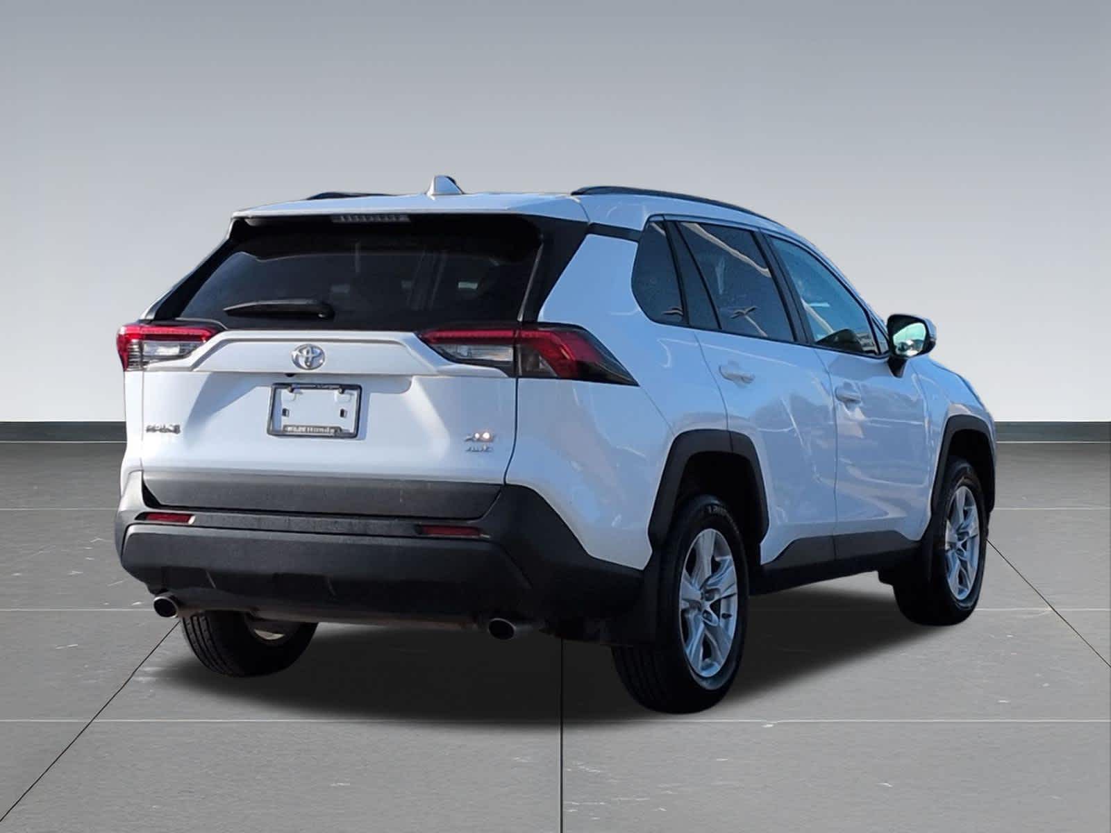 Thumbnail: 2019 Toyota RAV4 - 6
