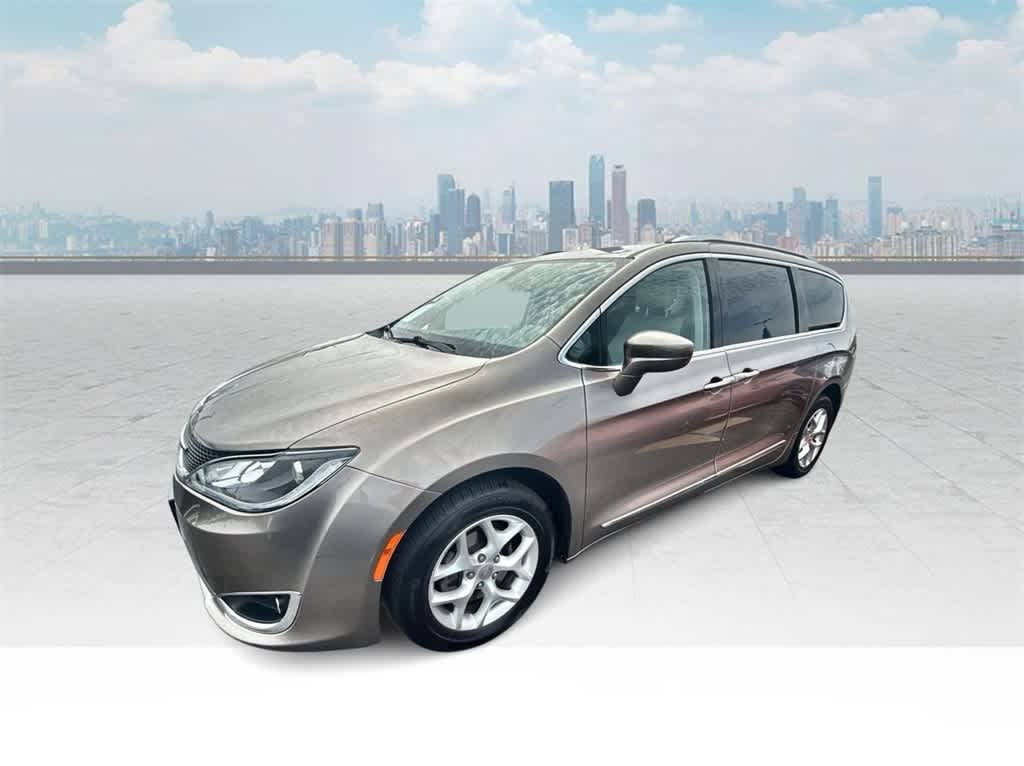 2017 Chrysler Pacifica  -
                  Waukesha, WI