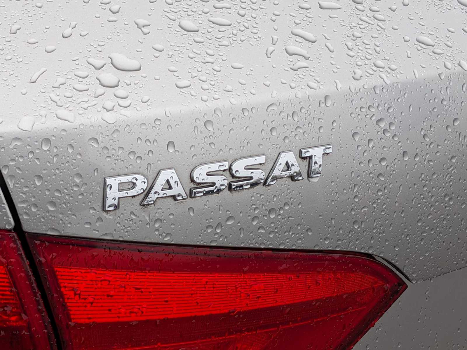 Thumbnail: 2013 Volkswagen Passat - 12