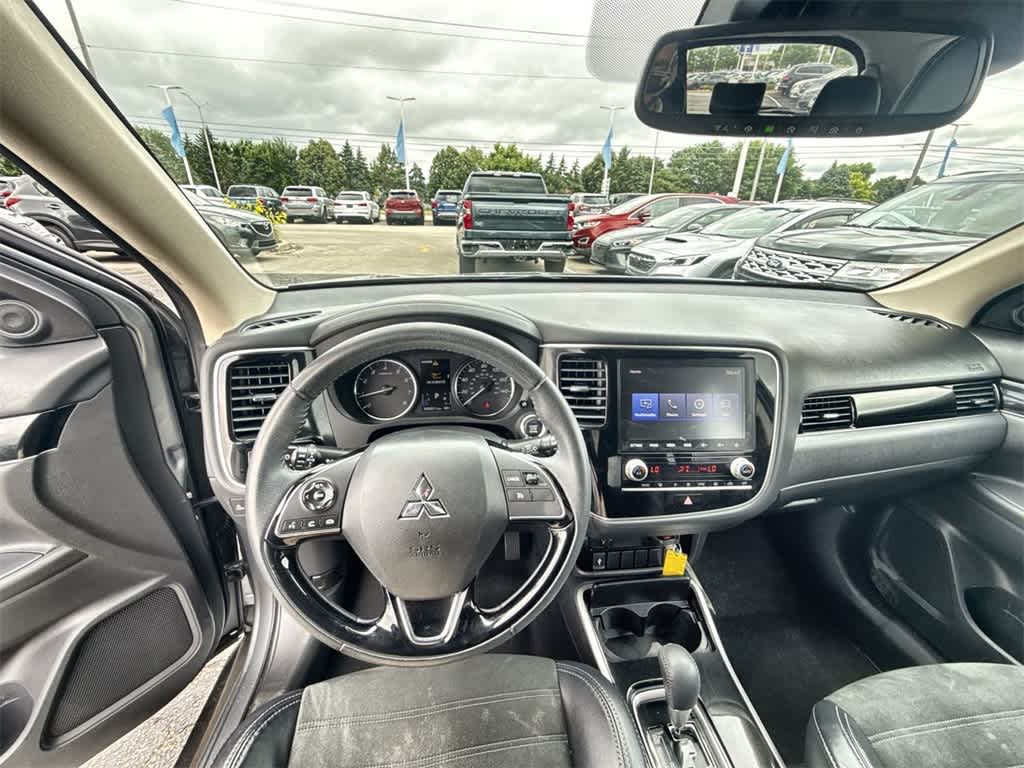 Thumbnail: 2020 Mitsubishi Outlander - 14