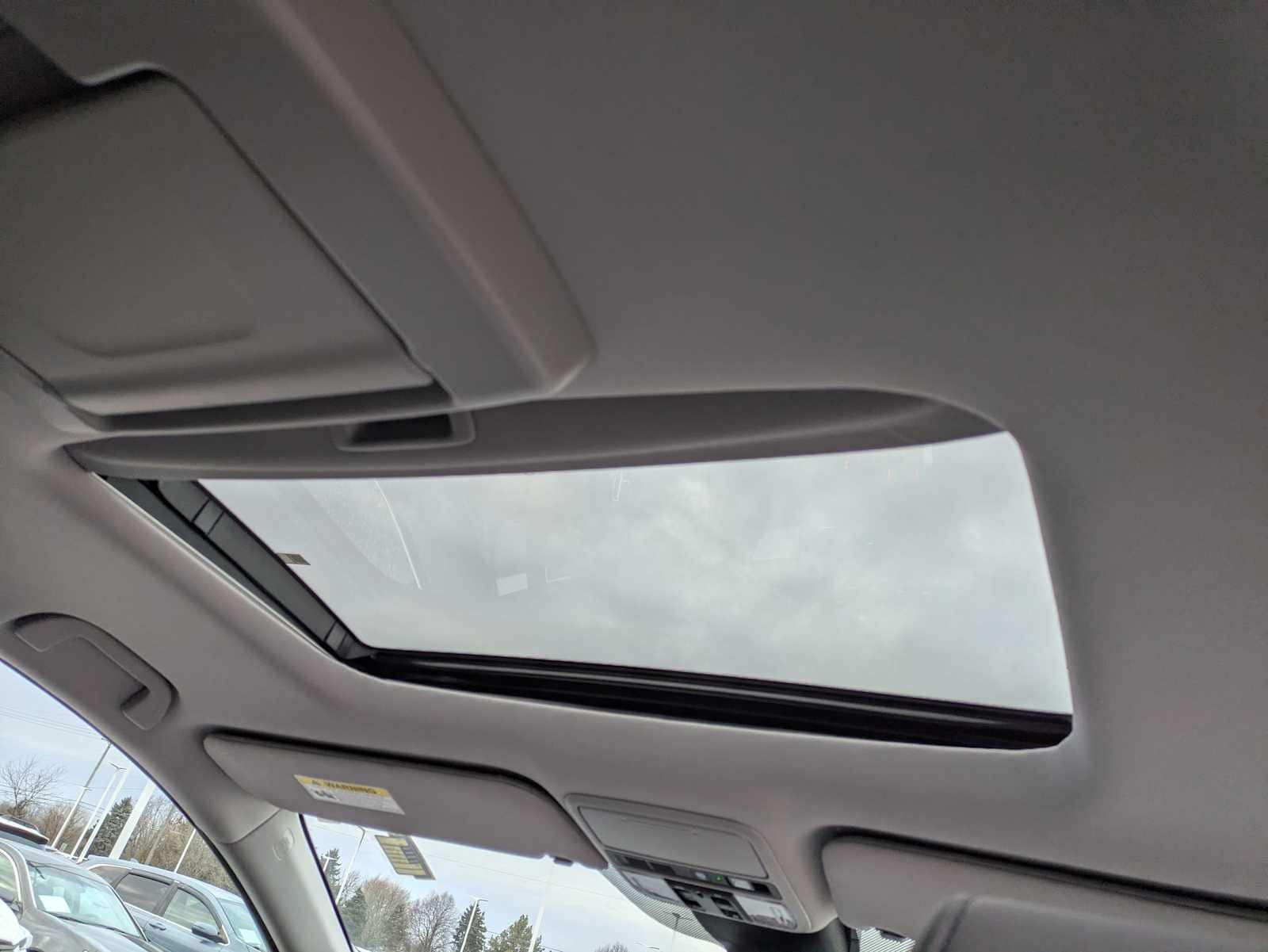 Thumbnail: 2023 Honda Odyssey - 21