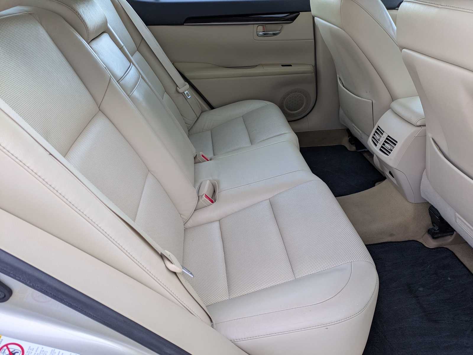 Thumbnail: 2013 Lexus ES - 20