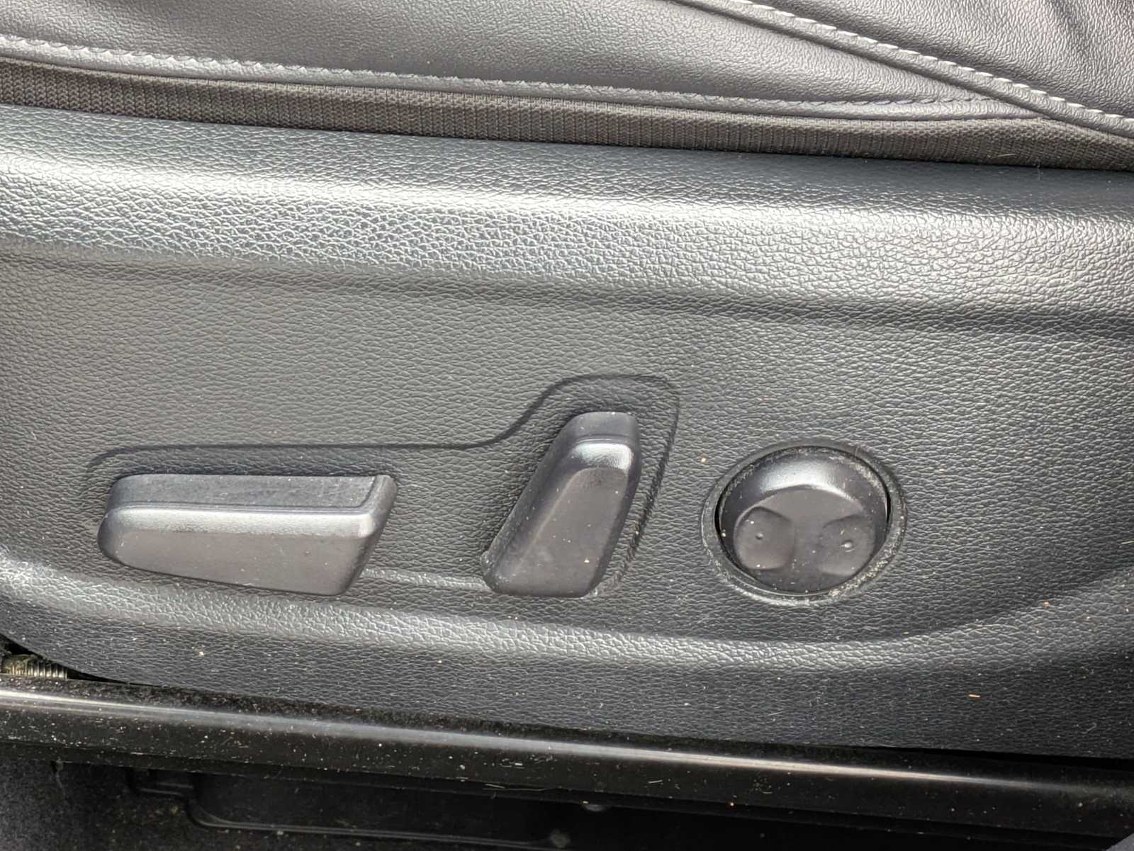 Thumbnail: 2023 Kia Seltos - 16