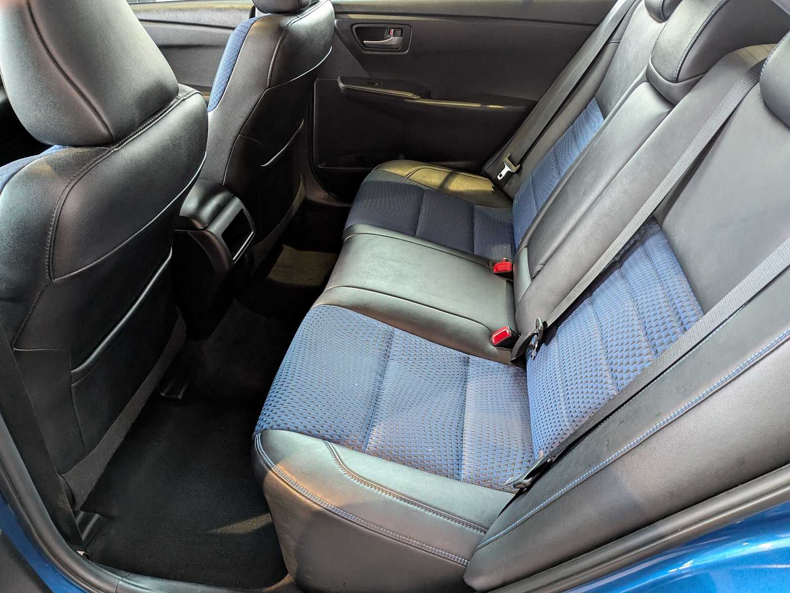 Thumbnail: 2016 Toyota Camry - 17