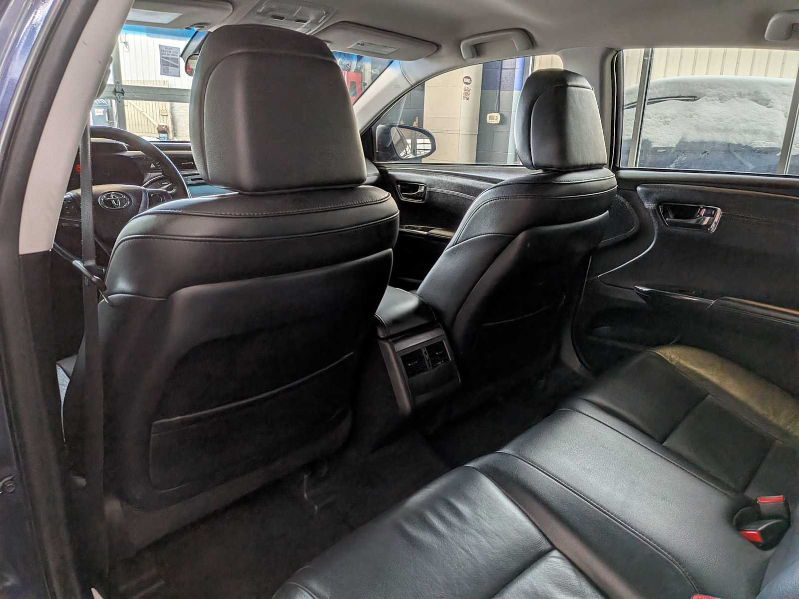 Thumbnail: 2018 Toyota Avalon - 16