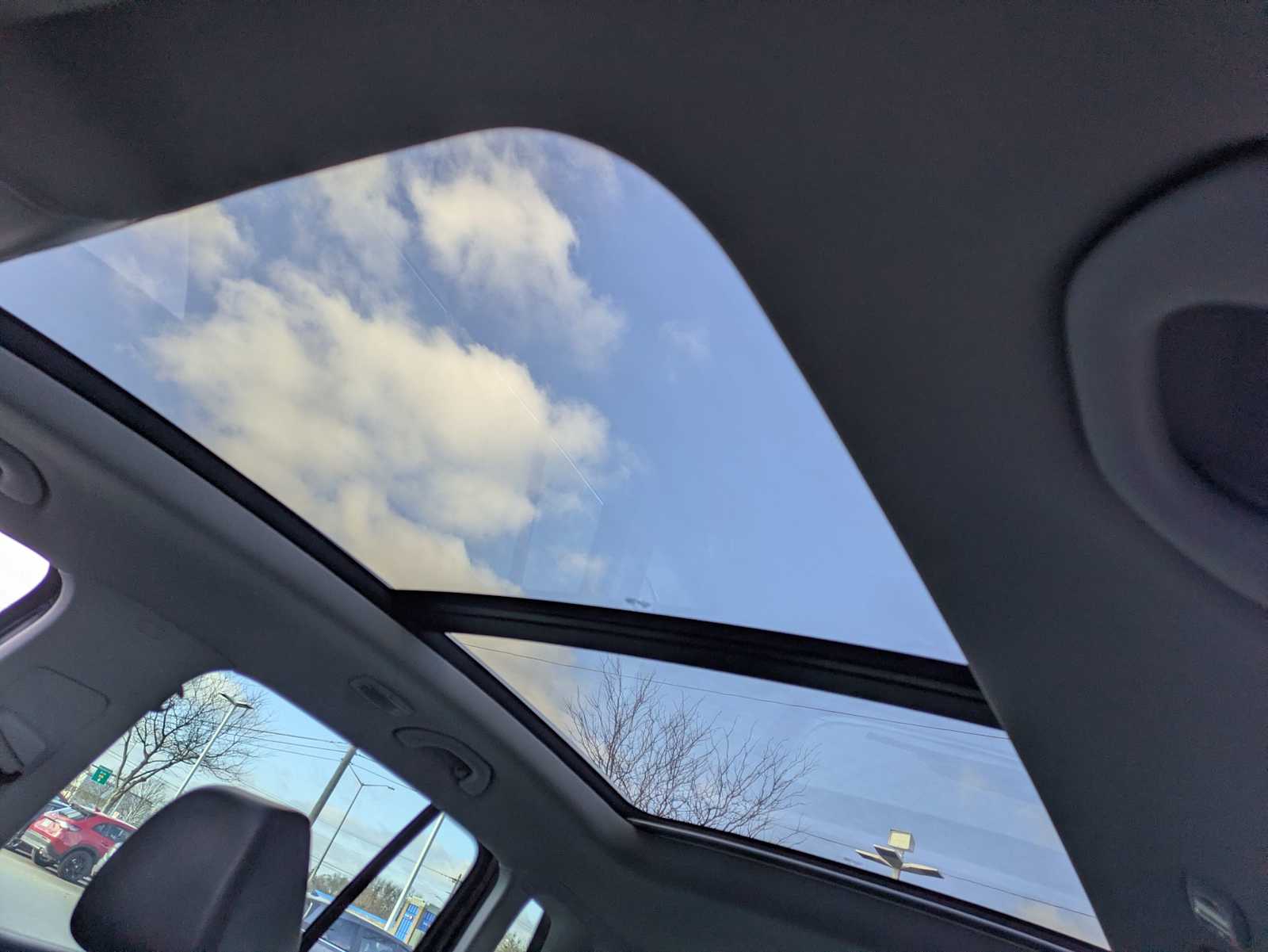 Thumbnail: 2016 Volkswagen Tiguan - 18