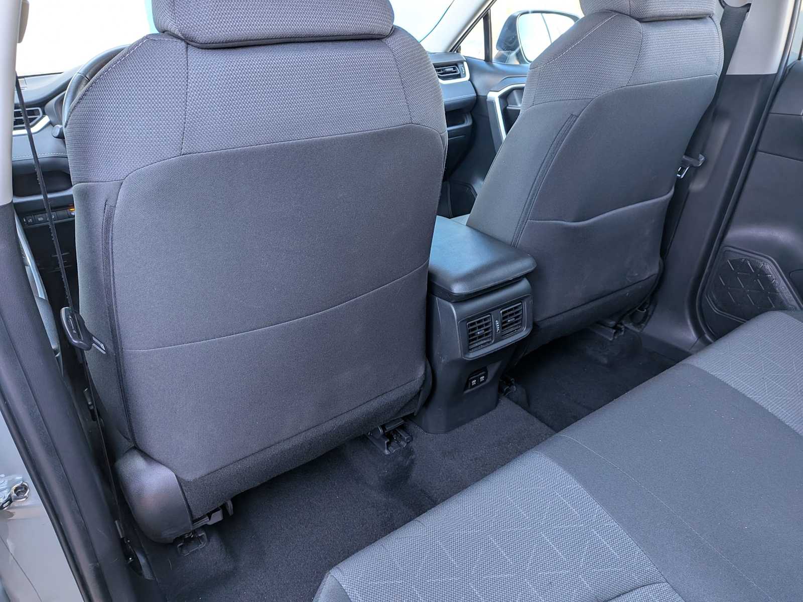 Thumbnail: 2021 Toyota RAV4 - 17