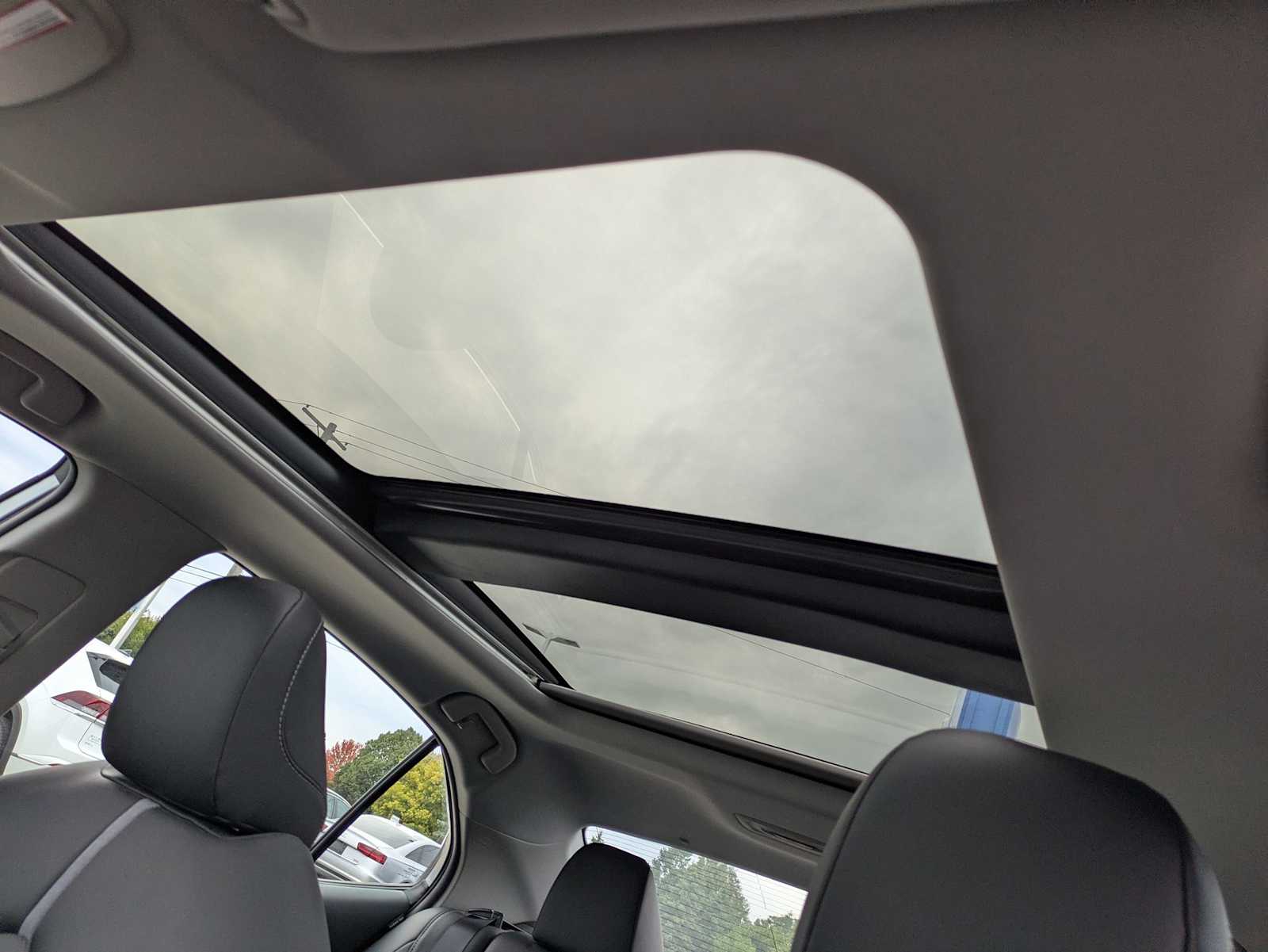 Thumbnail: 2019 Toyota Camry - 18