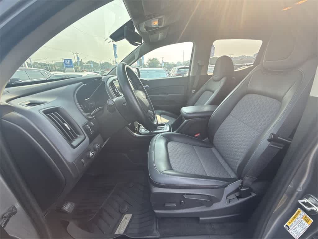2018 Chevrolet Colorado Z71 photo 2