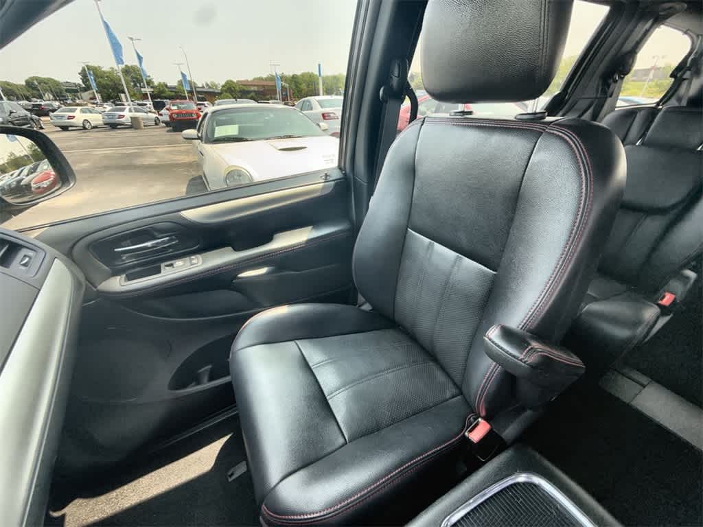 2017 Dodge Grand Caravan GT 21
