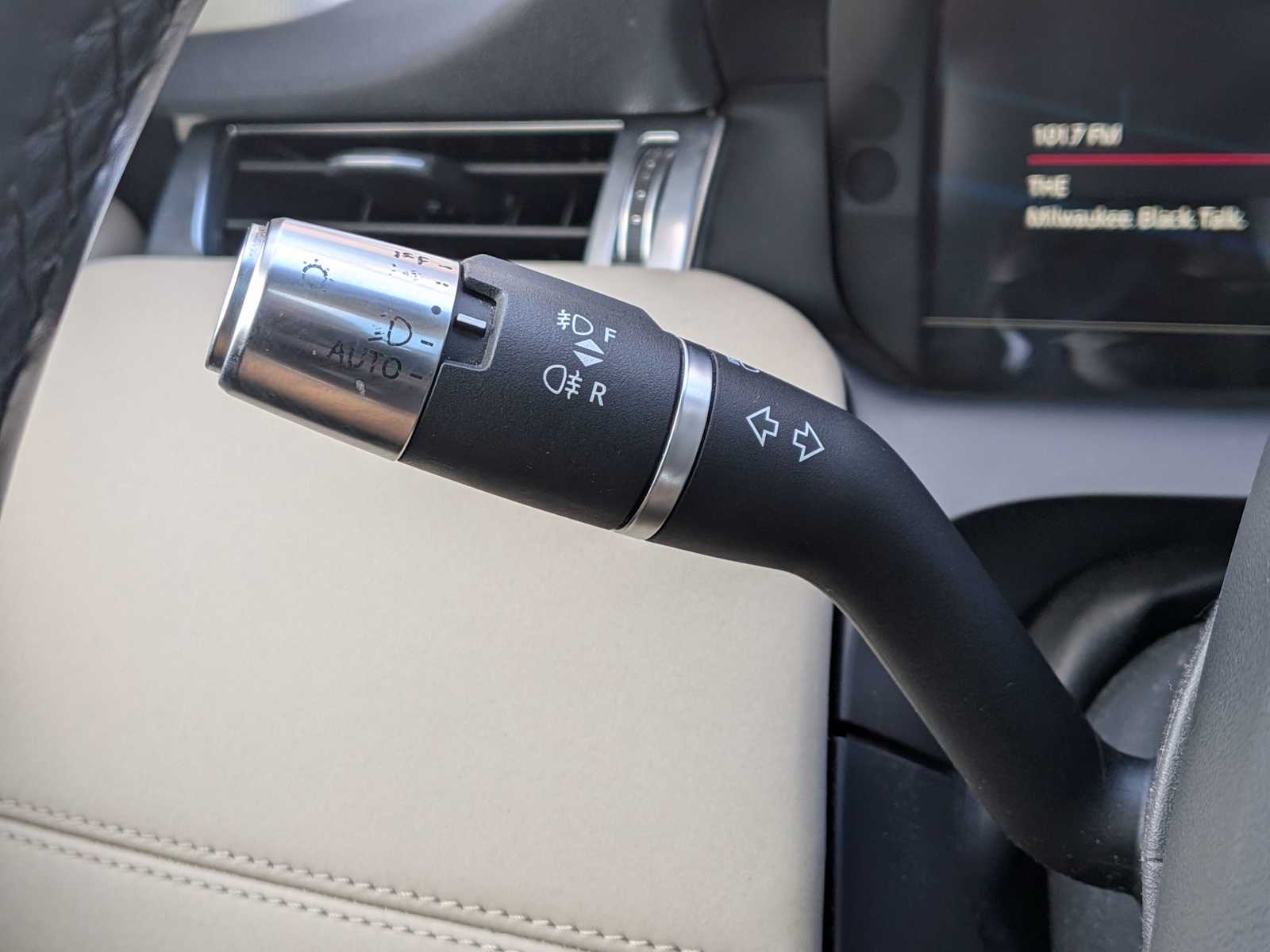 Thumbnail: 2020 Land Rover Discovery Sport - 27