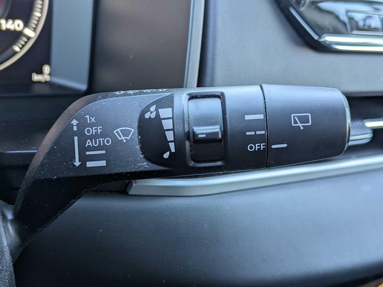 Thumbnail: 2023 Mitsubishi Outlander - 26