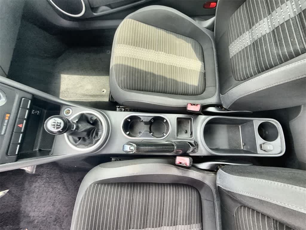 2012 Volkswagen Beetle  24