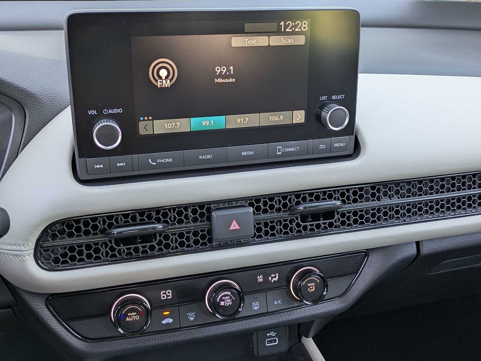 Thumbnail: 2023 Honda HR-V - 23