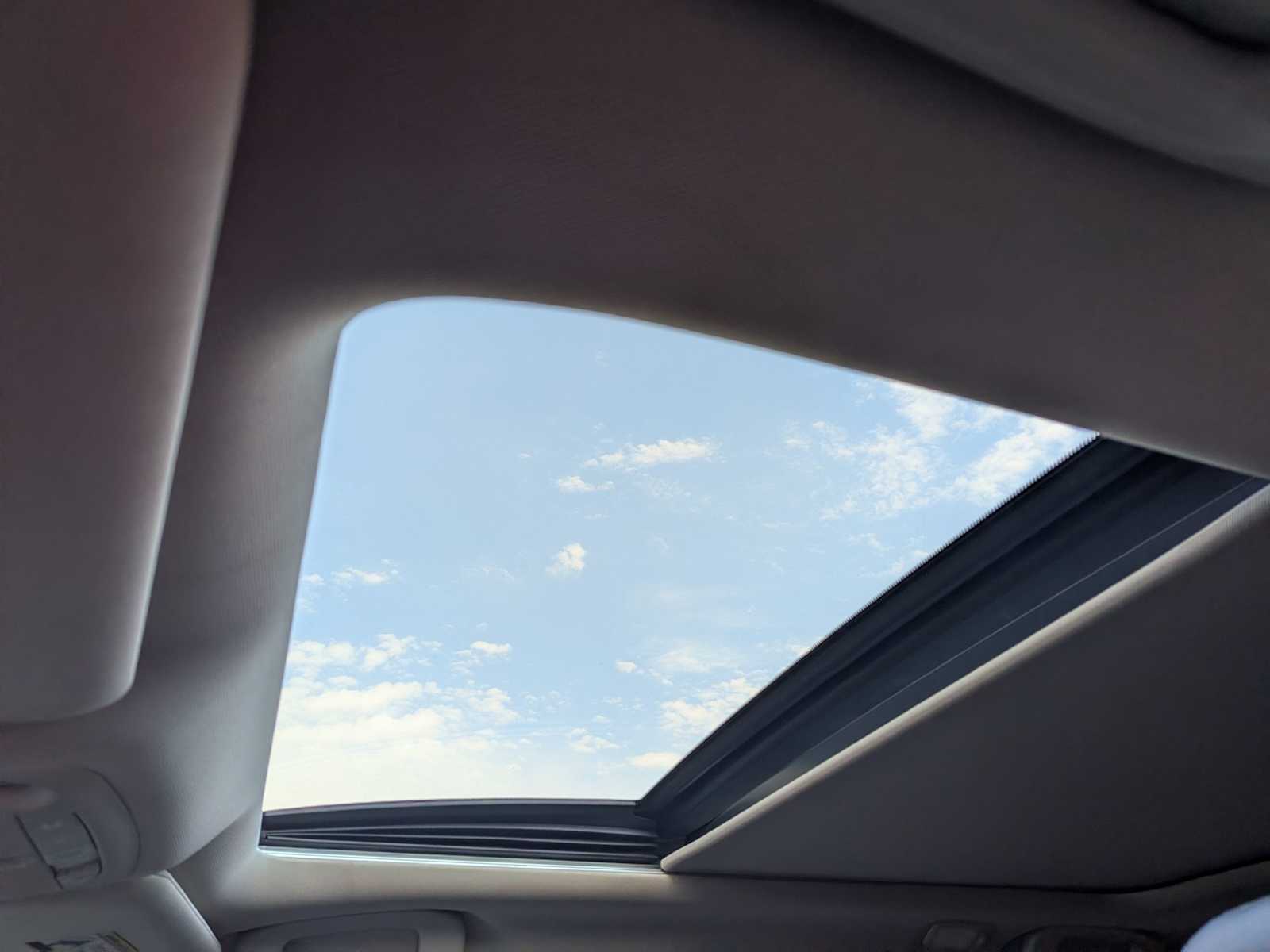 Thumbnail: 2015 Nissan Rogue - 18