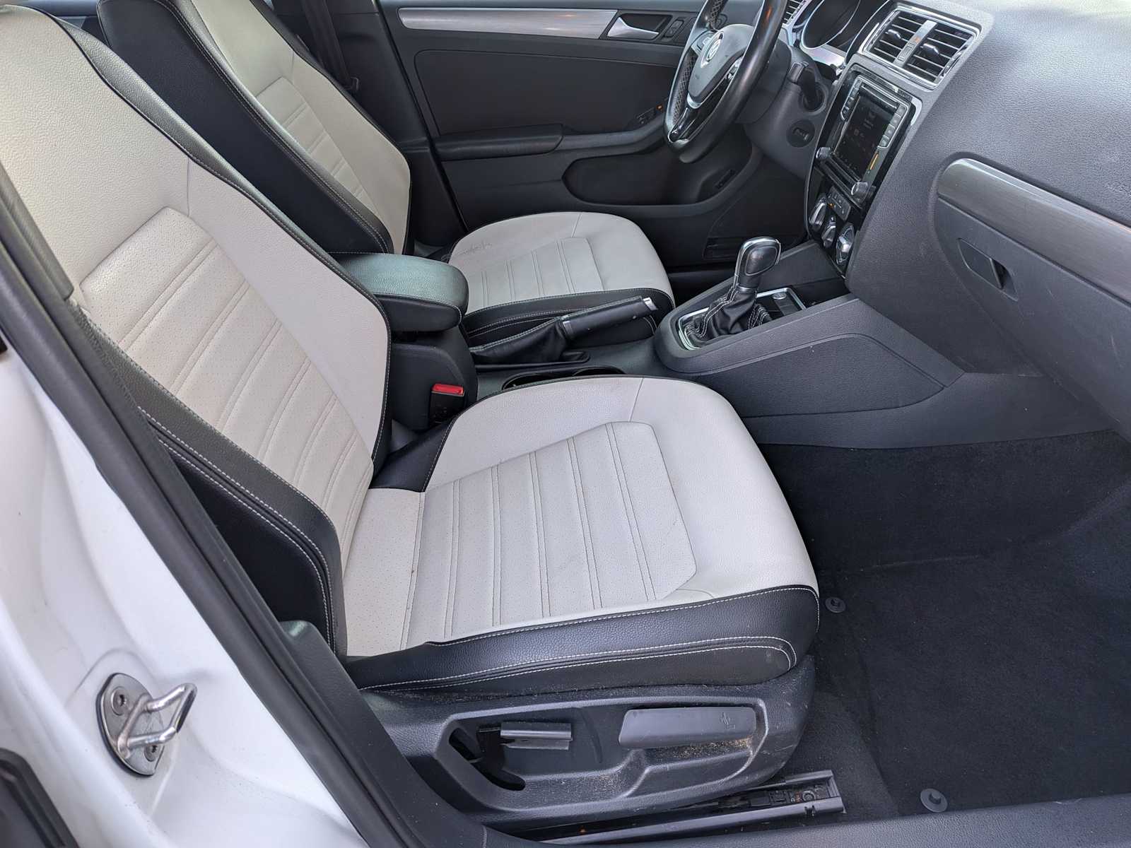 Thumbnail: 2017 Volkswagen Jetta - 18