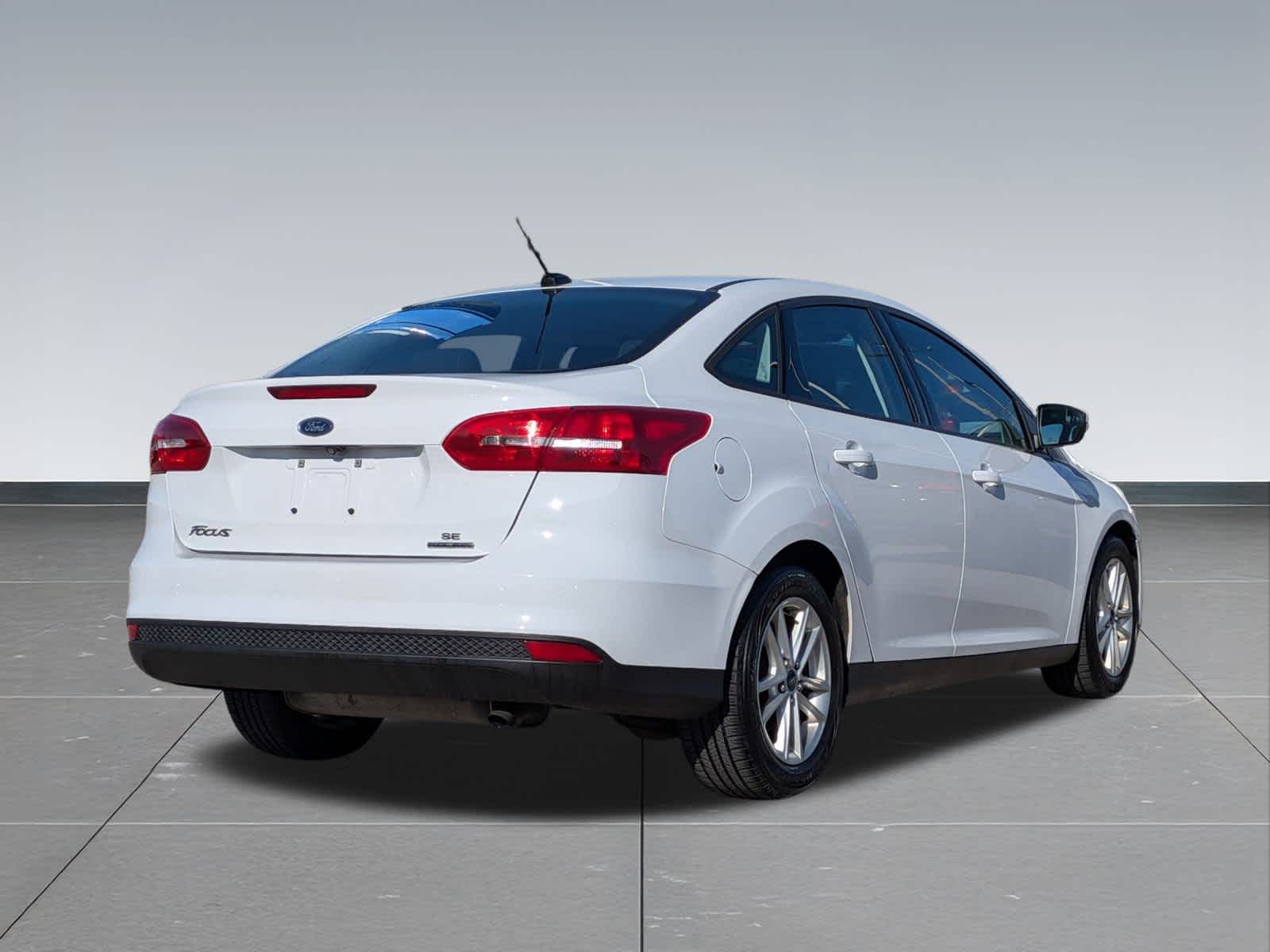 Thumbnail: 2016 Ford Focus - 6