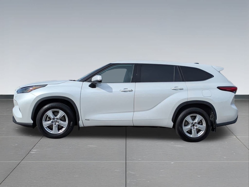 Used 2022 Toyota Highlander Hybrid LE SUV