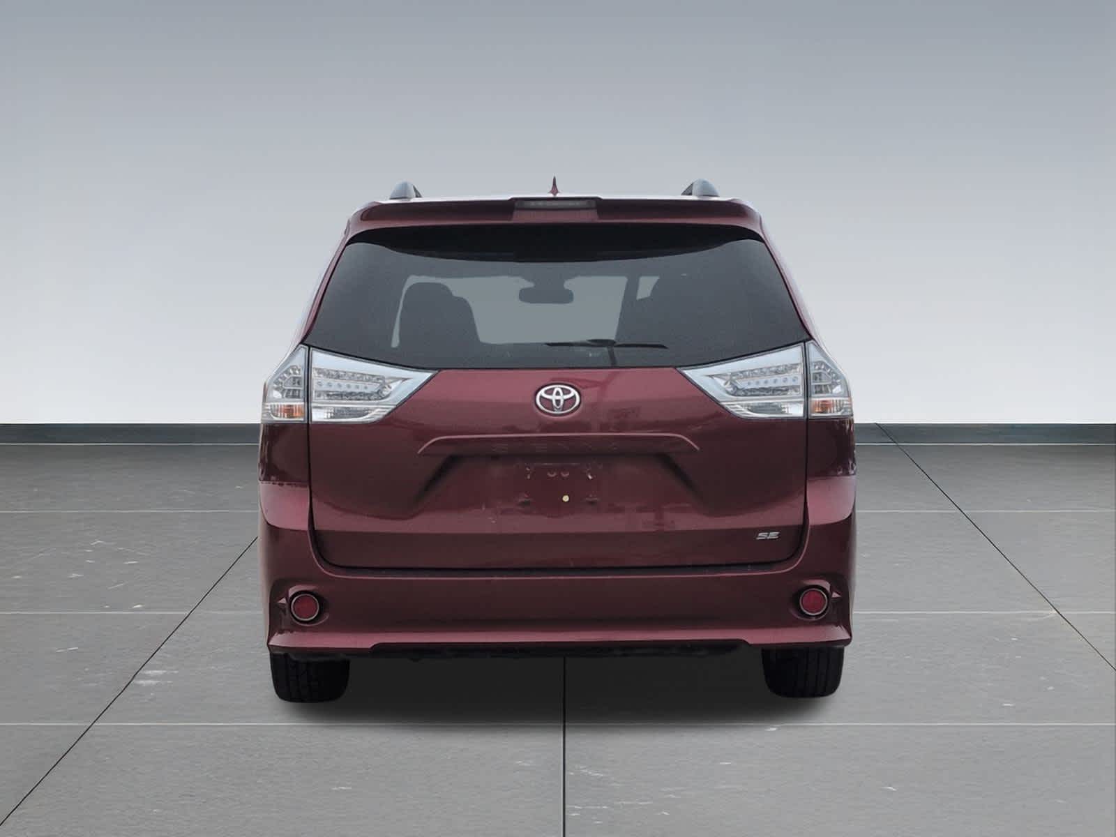 Thumbnail: 2018 Toyota Sienna - 5