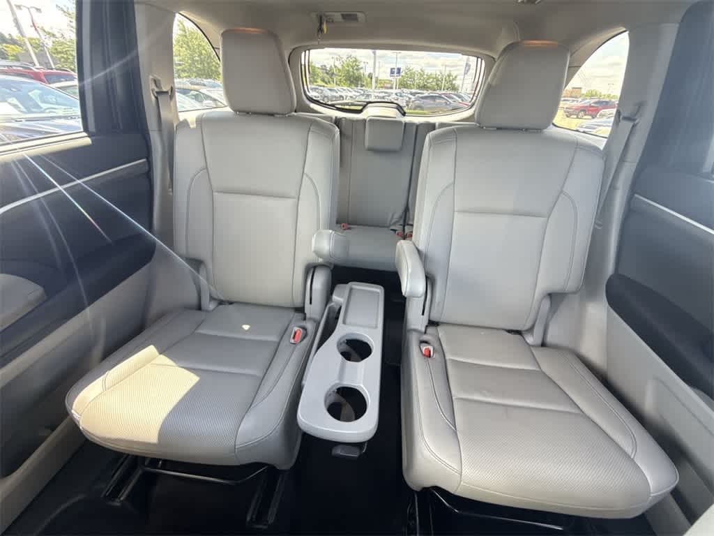 Thumbnail: 2019 Toyota Highlander - 20