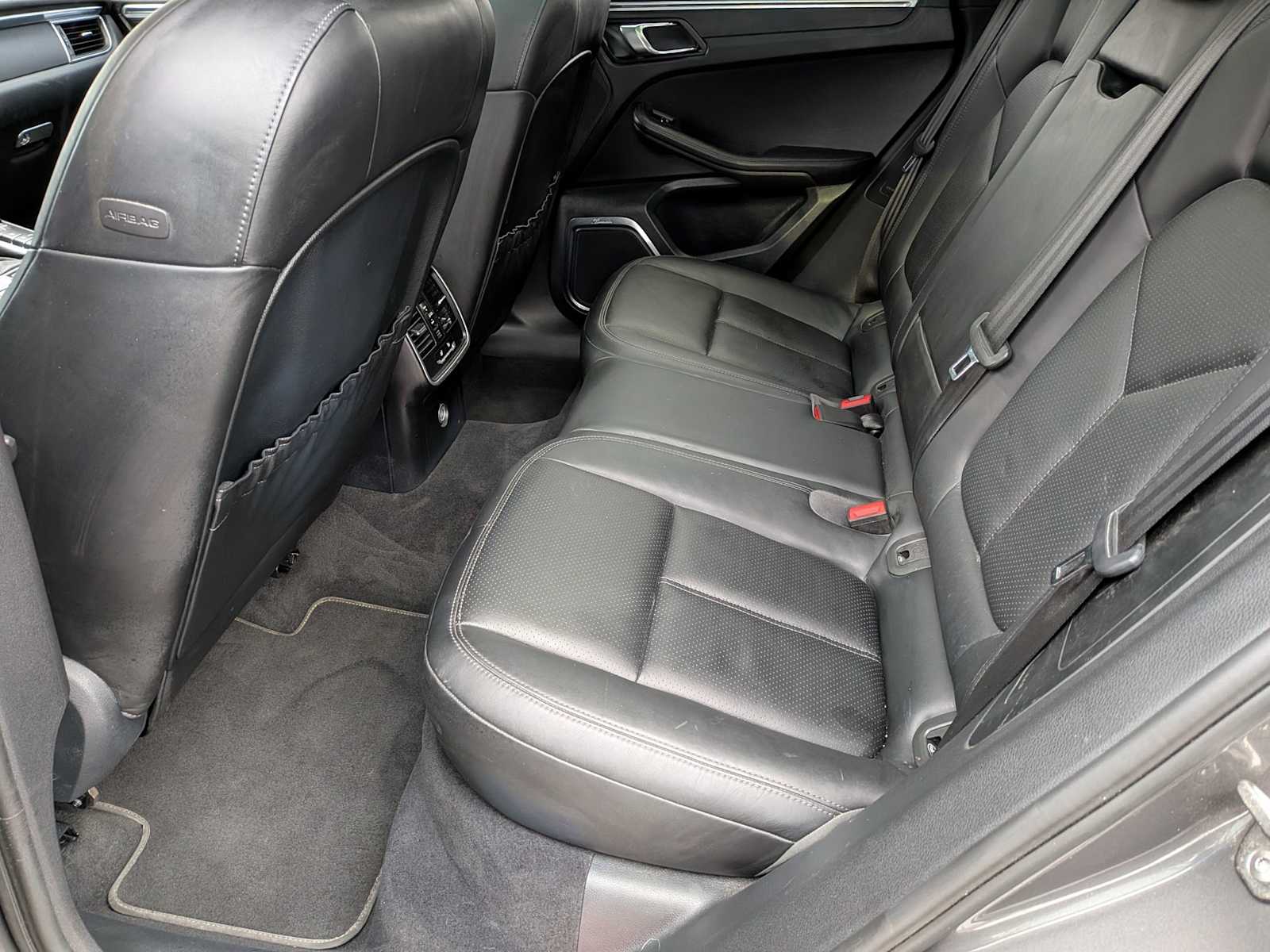 Thumbnail: 2016 Porsche Macan - 18