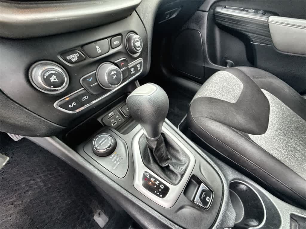 Thumbnail: 2014 Jeep Cherokee - 29