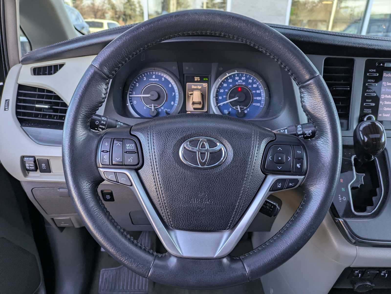 Thumbnail: 2018 Toyota Sienna - 23