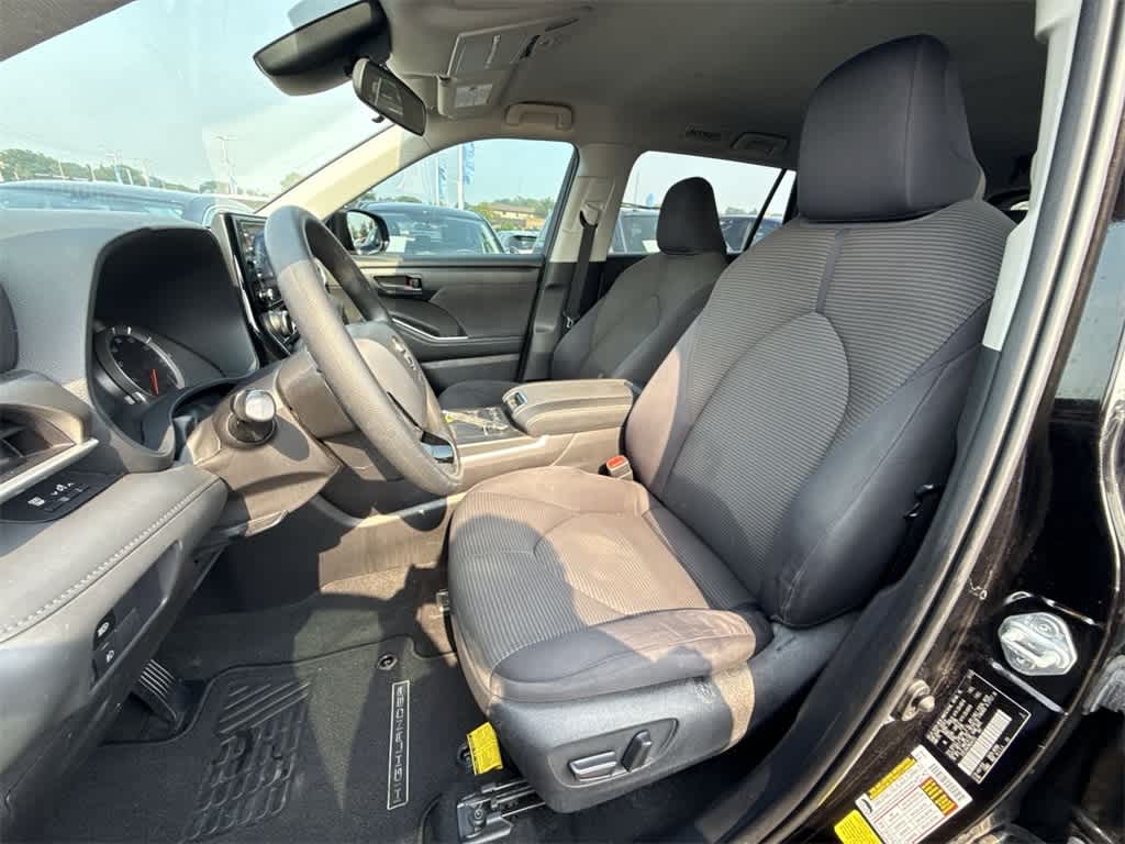 Thumbnail: 2021 Toyota Highlander - 15