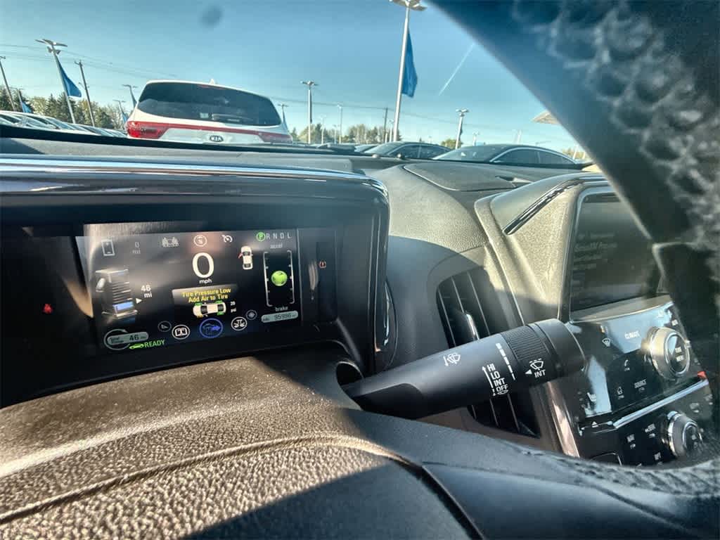 Thumbnail: 2013 Chevrolet Volt - 24