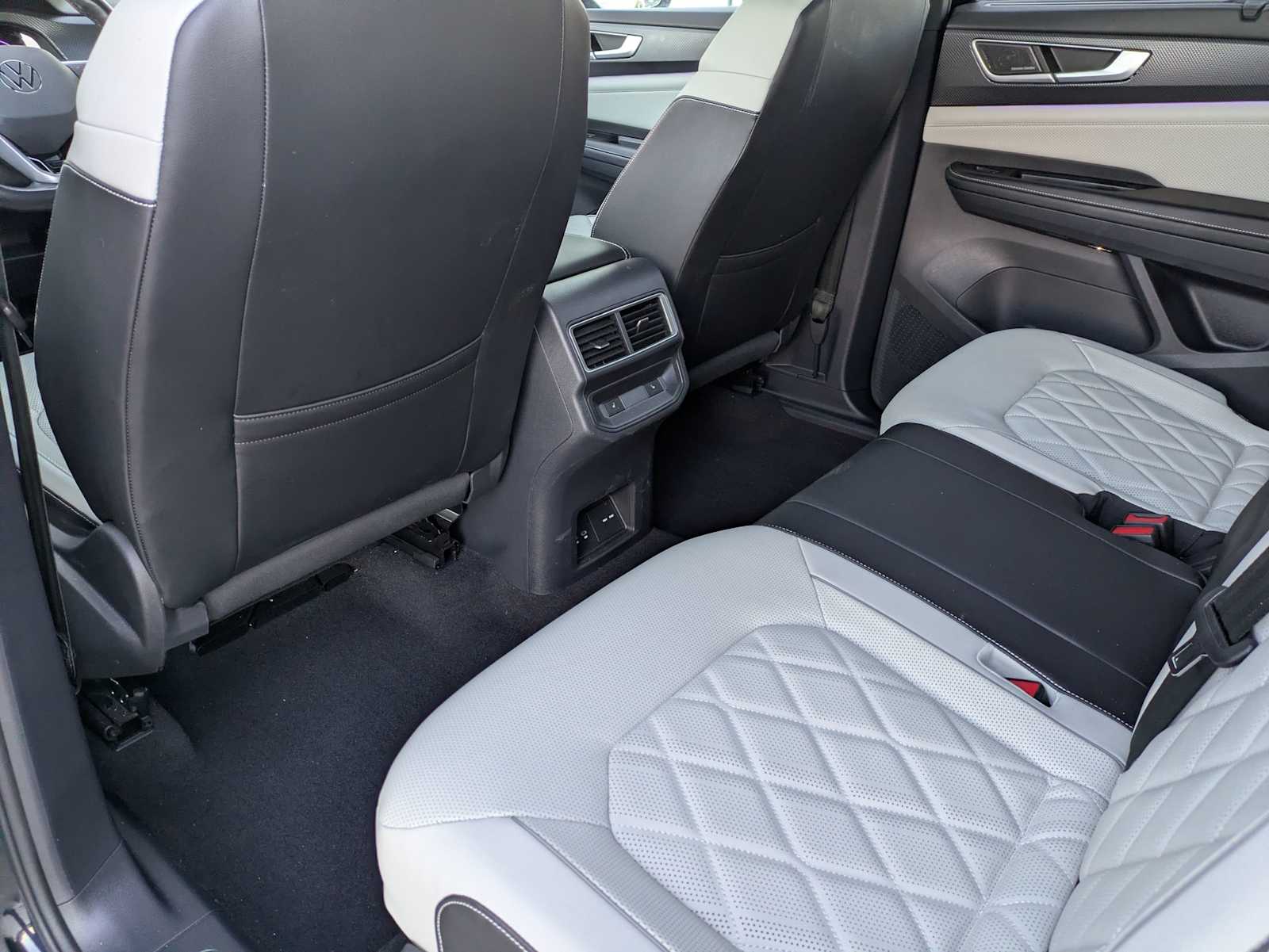 Thumbnail: 2024 Volkswagen Atlas - 17