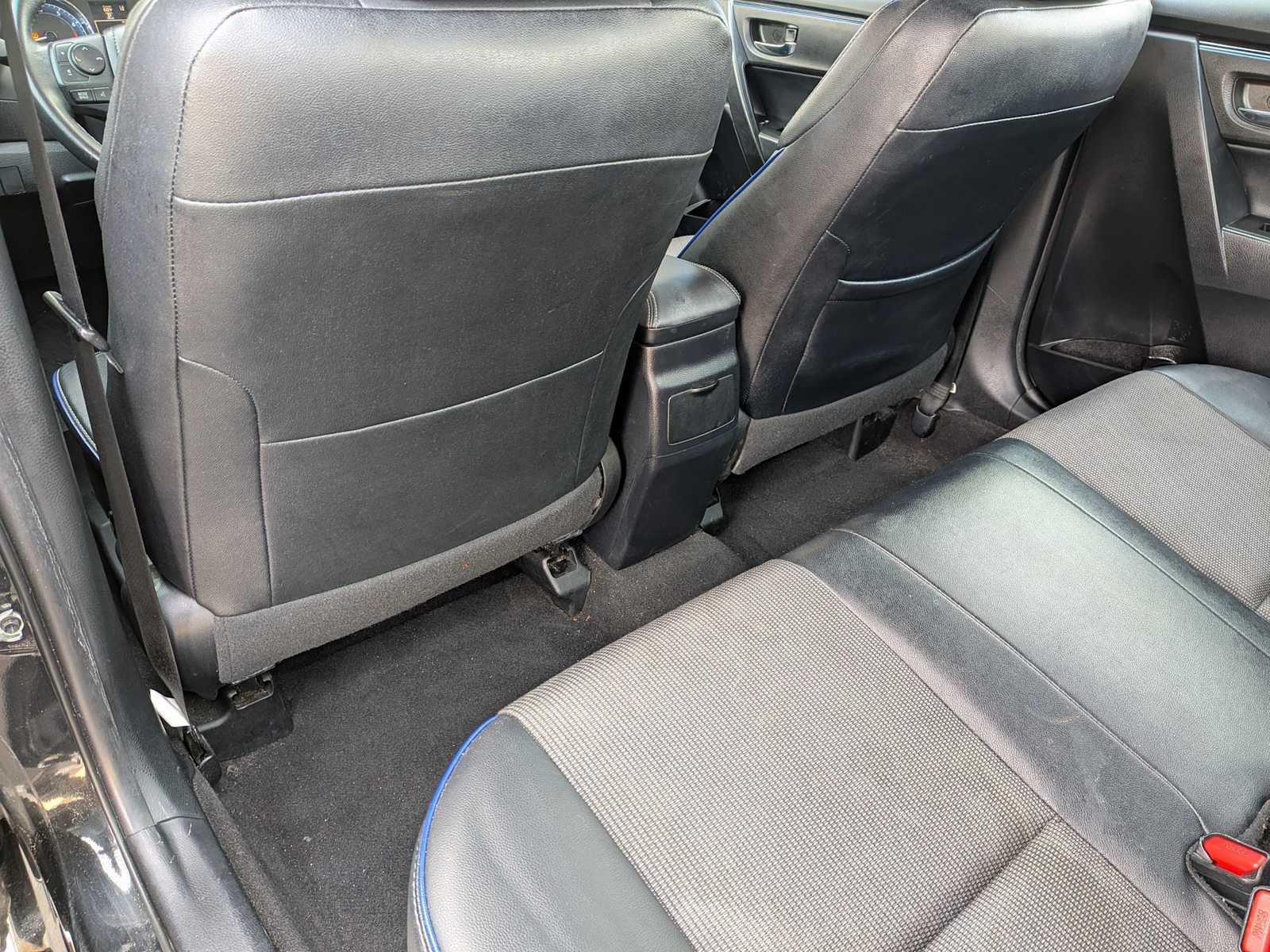 Thumbnail: 2017 Toyota Corolla - 16