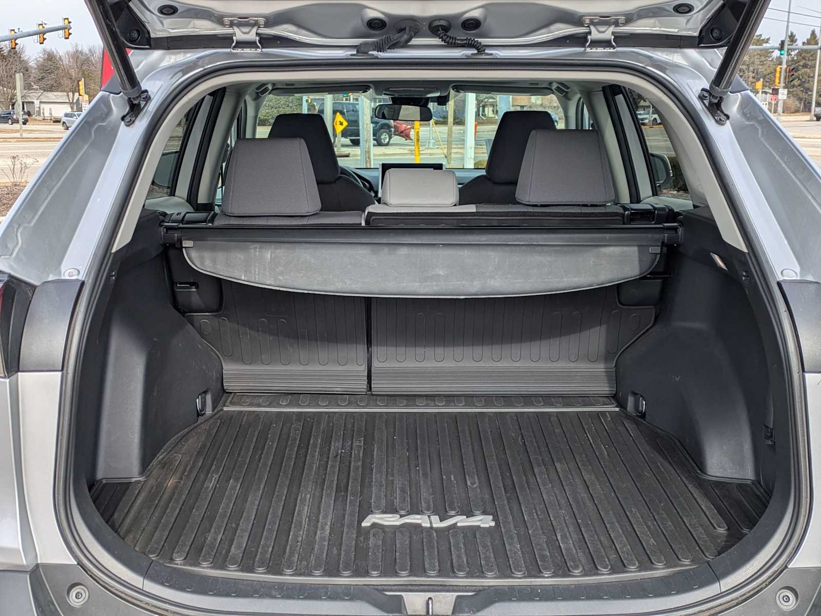 Thumbnail: 2023 Toyota RAV4 - 31