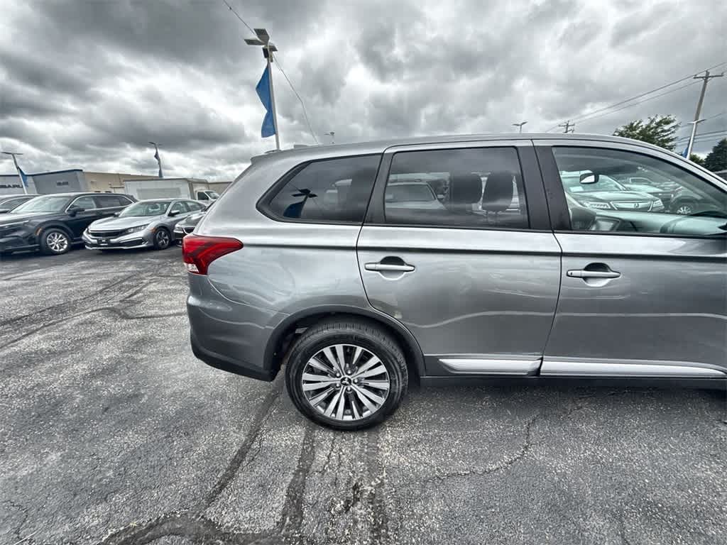 Thumbnail: 2020 Mitsubishi Outlander - 6
