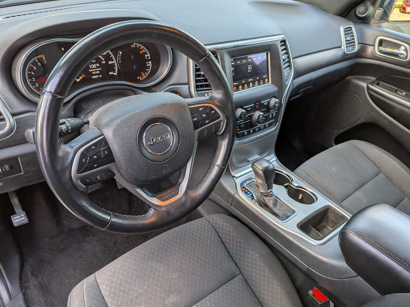 Thumbnail: 2018 Jeep Grand Cherokee - 12