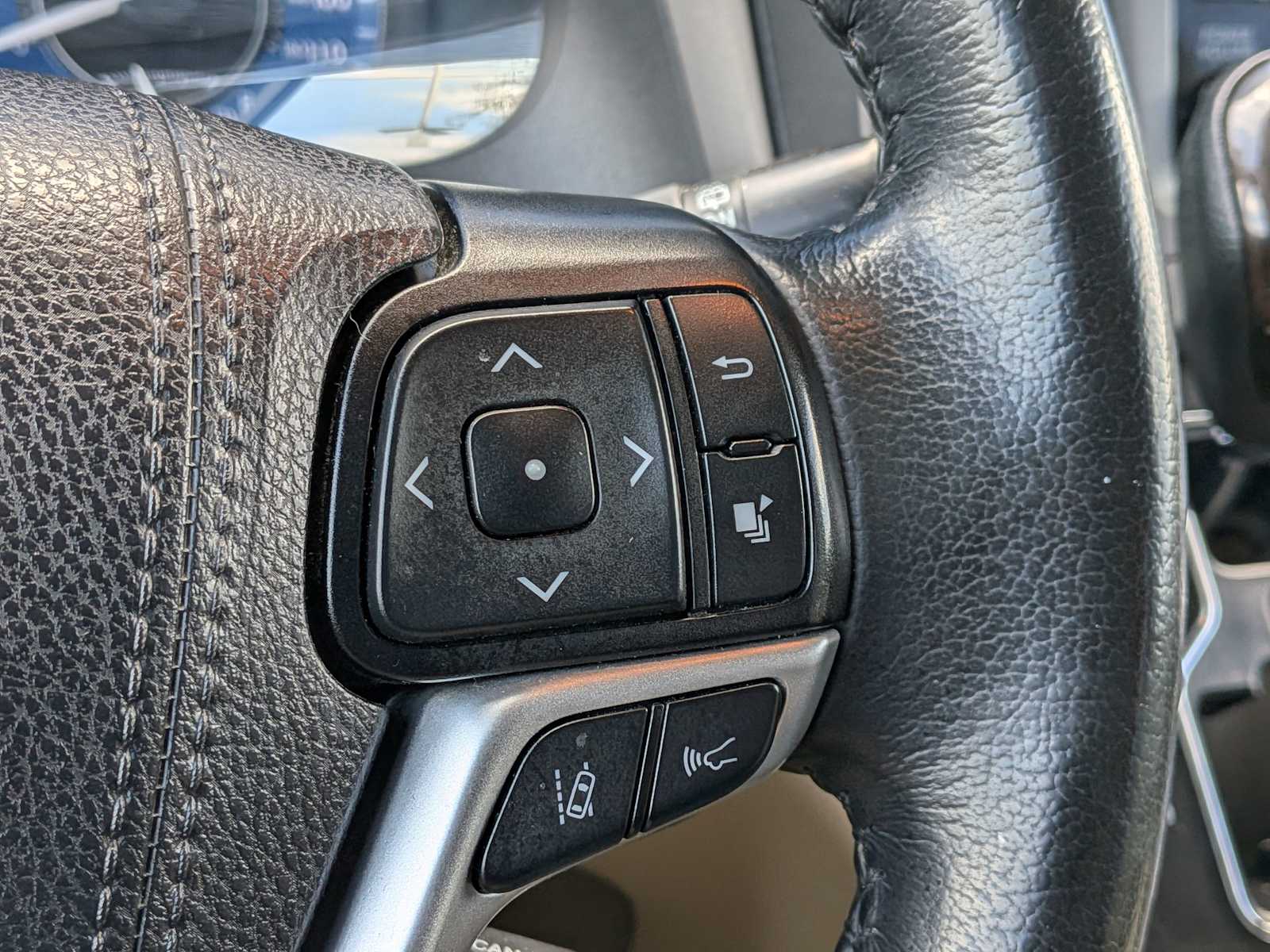 Thumbnail: 2020 Toyota Sienna - 24