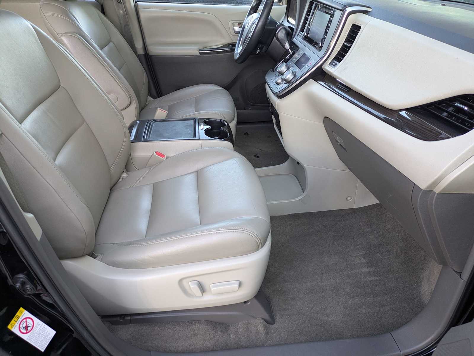 Thumbnail: 2018 Toyota Sienna - 22