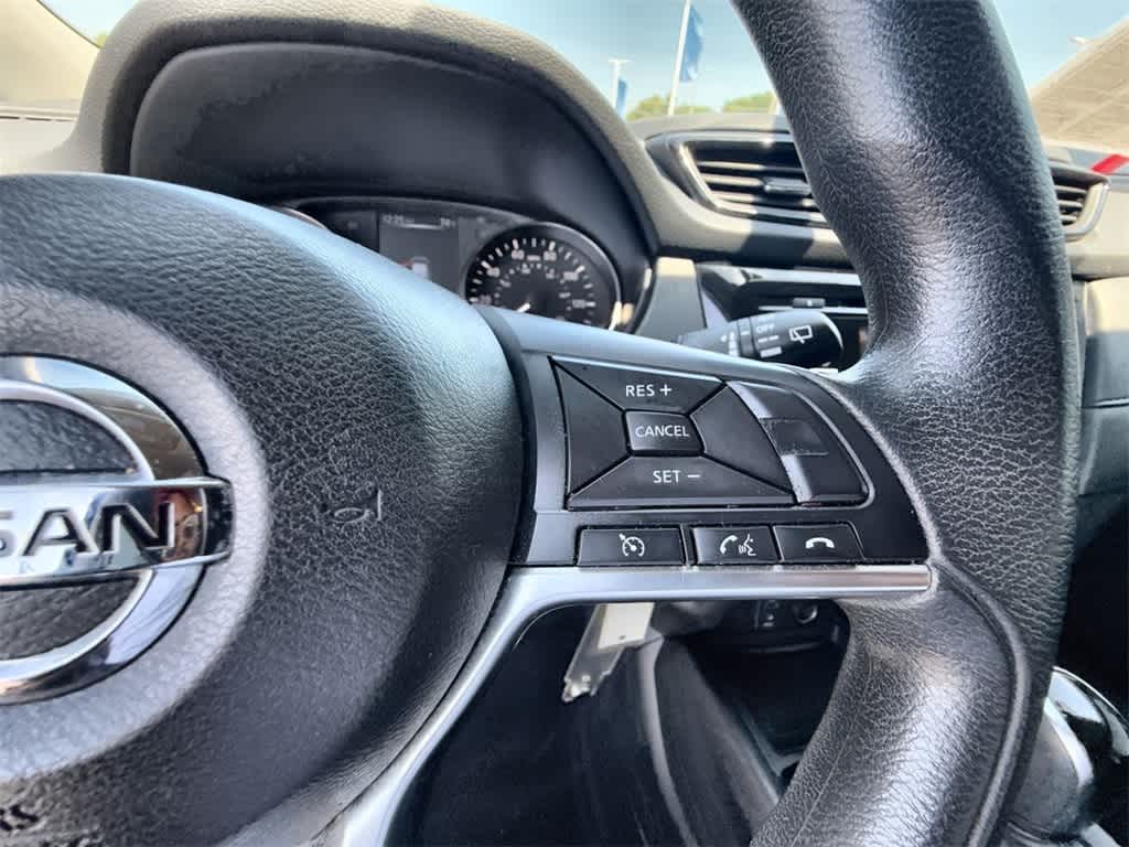 Thumbnail: 2017 Nissan Rogue - 23