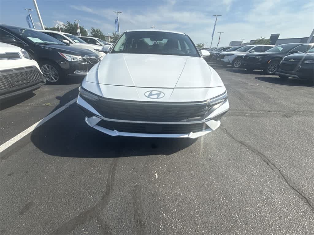 Thumbnail: 2025 Hyundai Elantra - 10