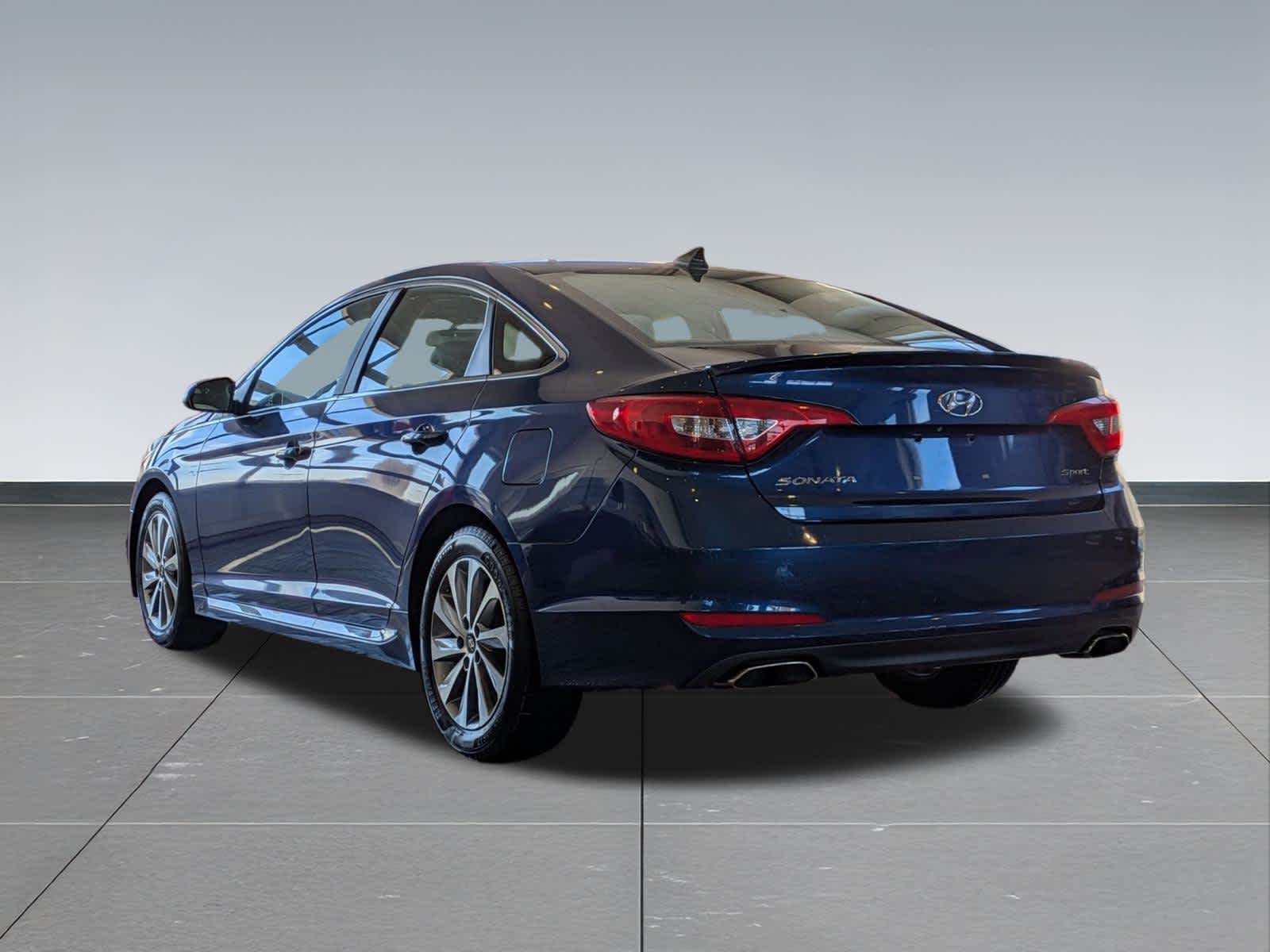 Thumbnail: 2016 Hyundai Sonata - 4