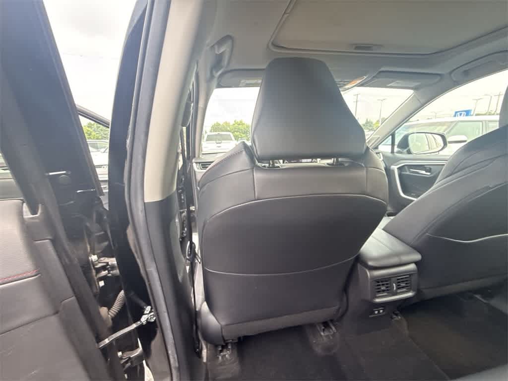 Thumbnail: 2020 Toyota RAV4 - 17